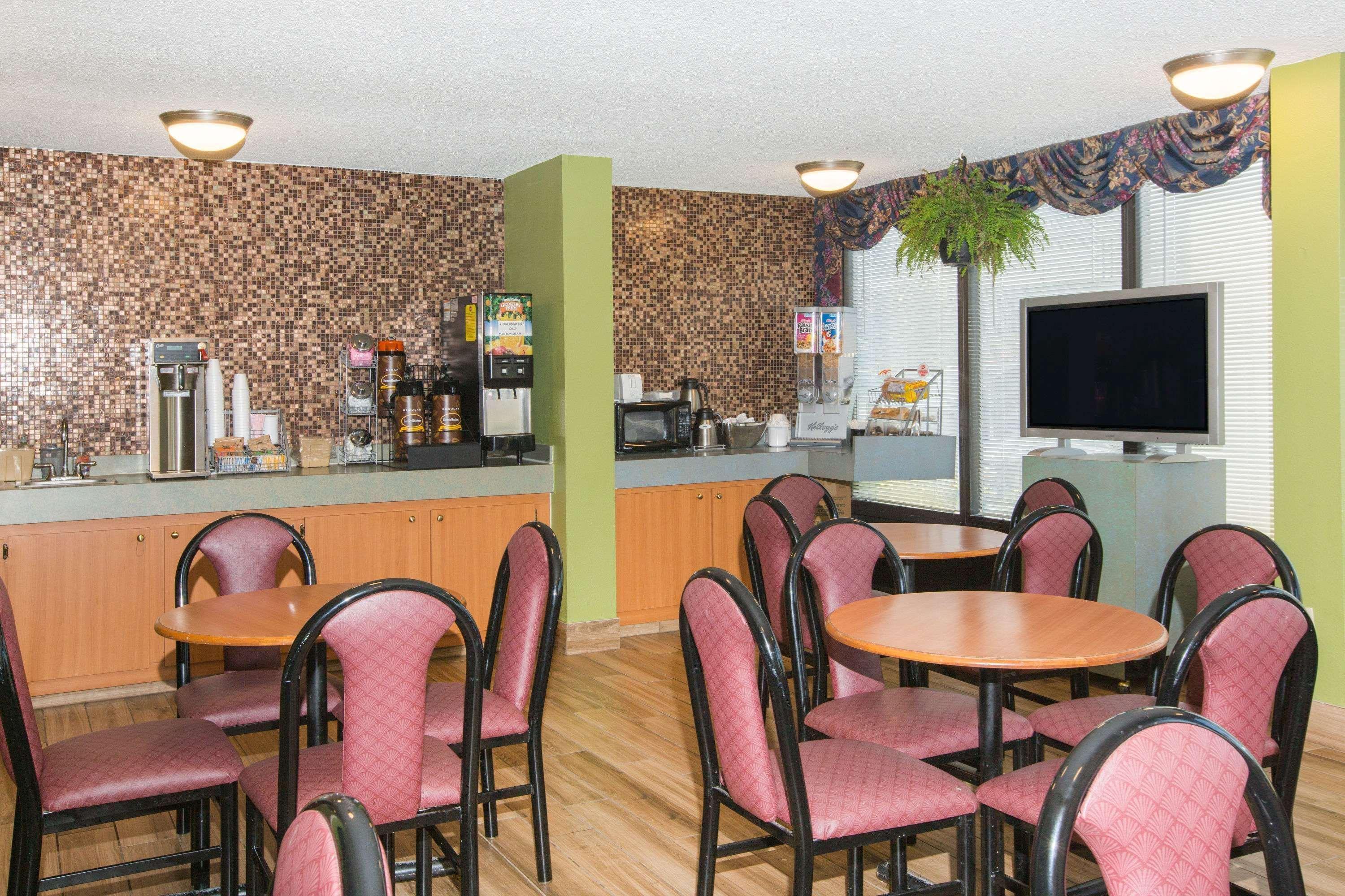 Super 8 By Wyndham Myrtle Beach/Market Common Area Exterior foto
